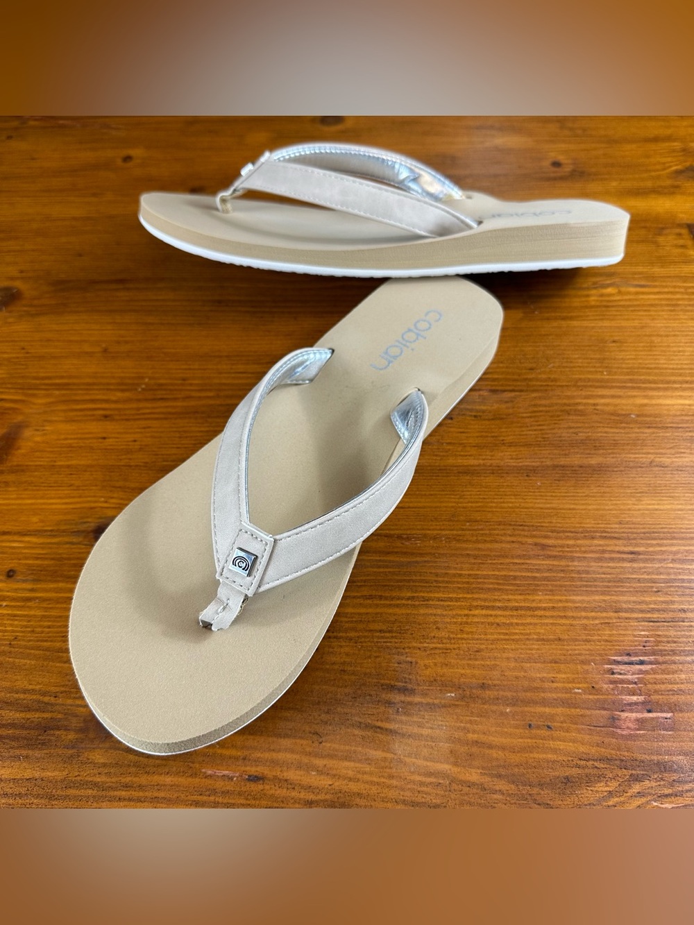 Cobian New Skinny Bounce Tan/Metallic Flip Flop/Sandals Women’s Size 9